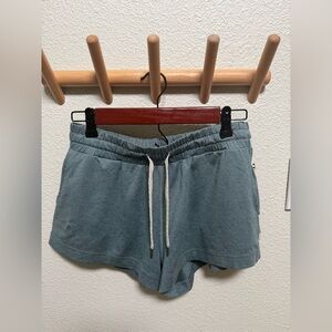 Vuori Halo Performance Shorts - Small - Light blue